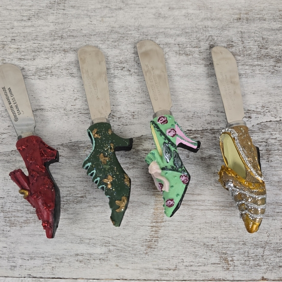 Four Butter Cheese Spreaders With Fancy Shoe Theme - Picture 3 of 9